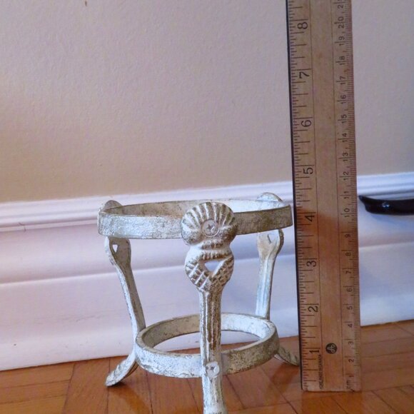 Vintage Cast Iron White Gold Plant Stand Candle Holder Seashell - Picture 5 of 7